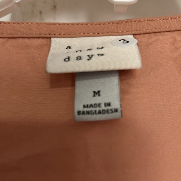 A new day top size medium - Picture 2 of 4